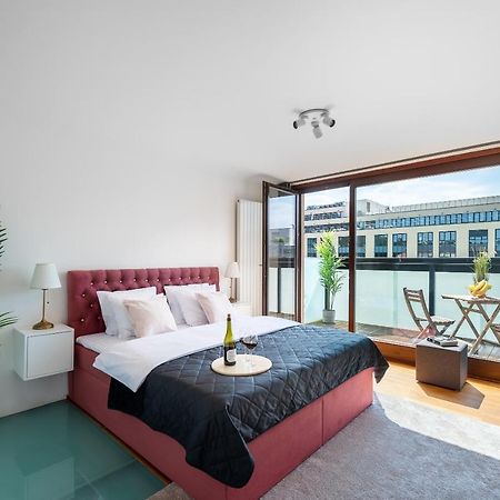 Apartment With Balcony And Parking Near The Prague Museum Eksteriør bilde