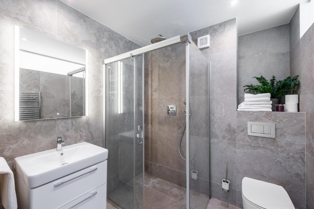 Apartment With Balcony And Parking Near The Prague Museum Eksteriør bilde