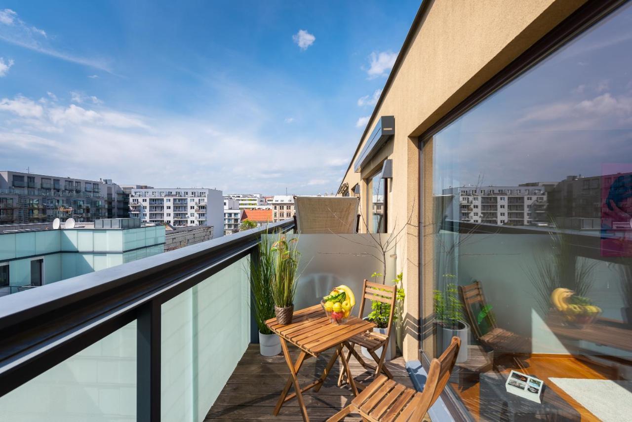 Apartment With Balcony And Parking Near The Prague Museum Eksteriør bilde