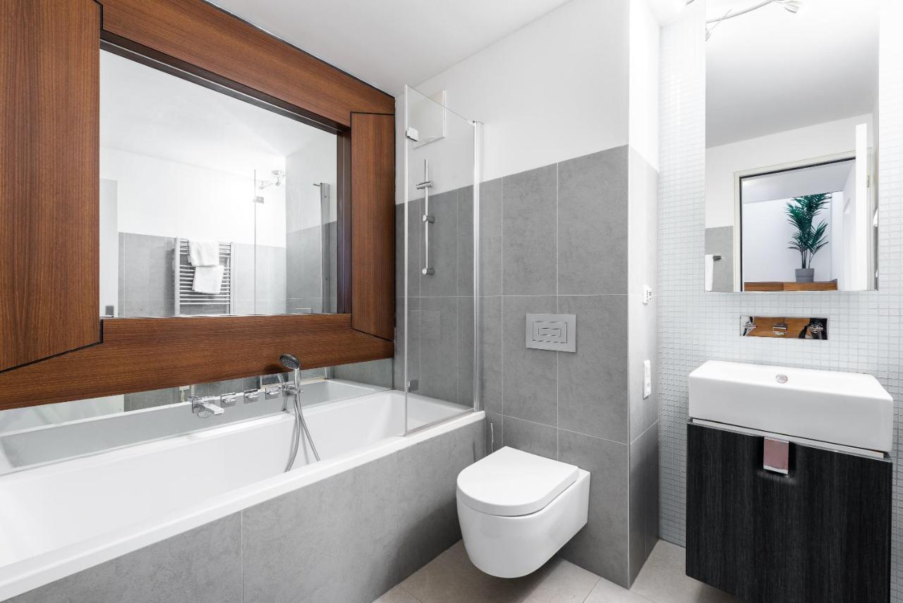 Apartment With Balcony And Parking Near The Prague Museum Eksteriør bilde