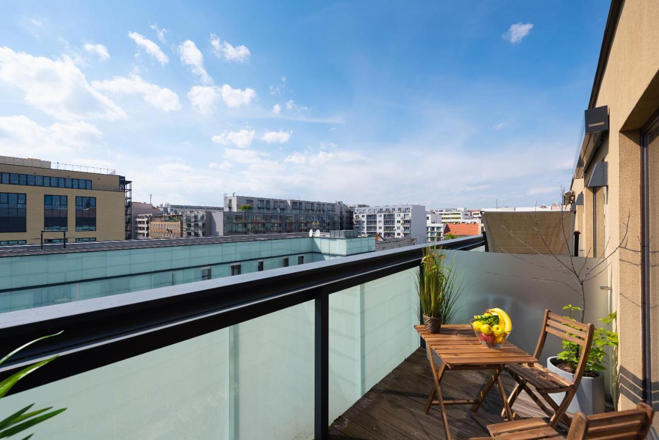 Apartment With Balcony And Parking Near The Prague Museum Eksteriør bilde