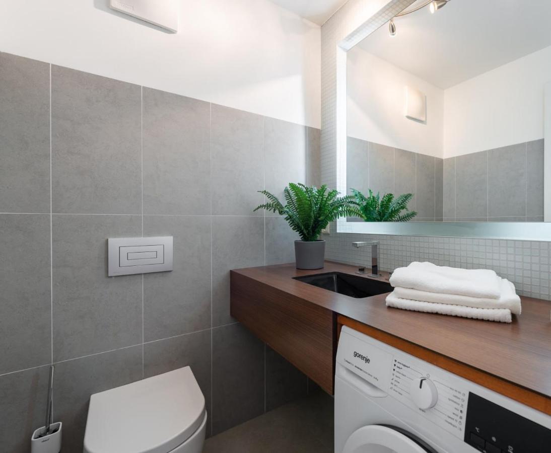 Apartment With Balcony And Parking Near The Prague Museum Eksteriør bilde